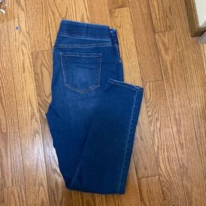 Old Navy 16L Rockstar supper skinny jeggings. Thick elastic waistband. Mid-rise.